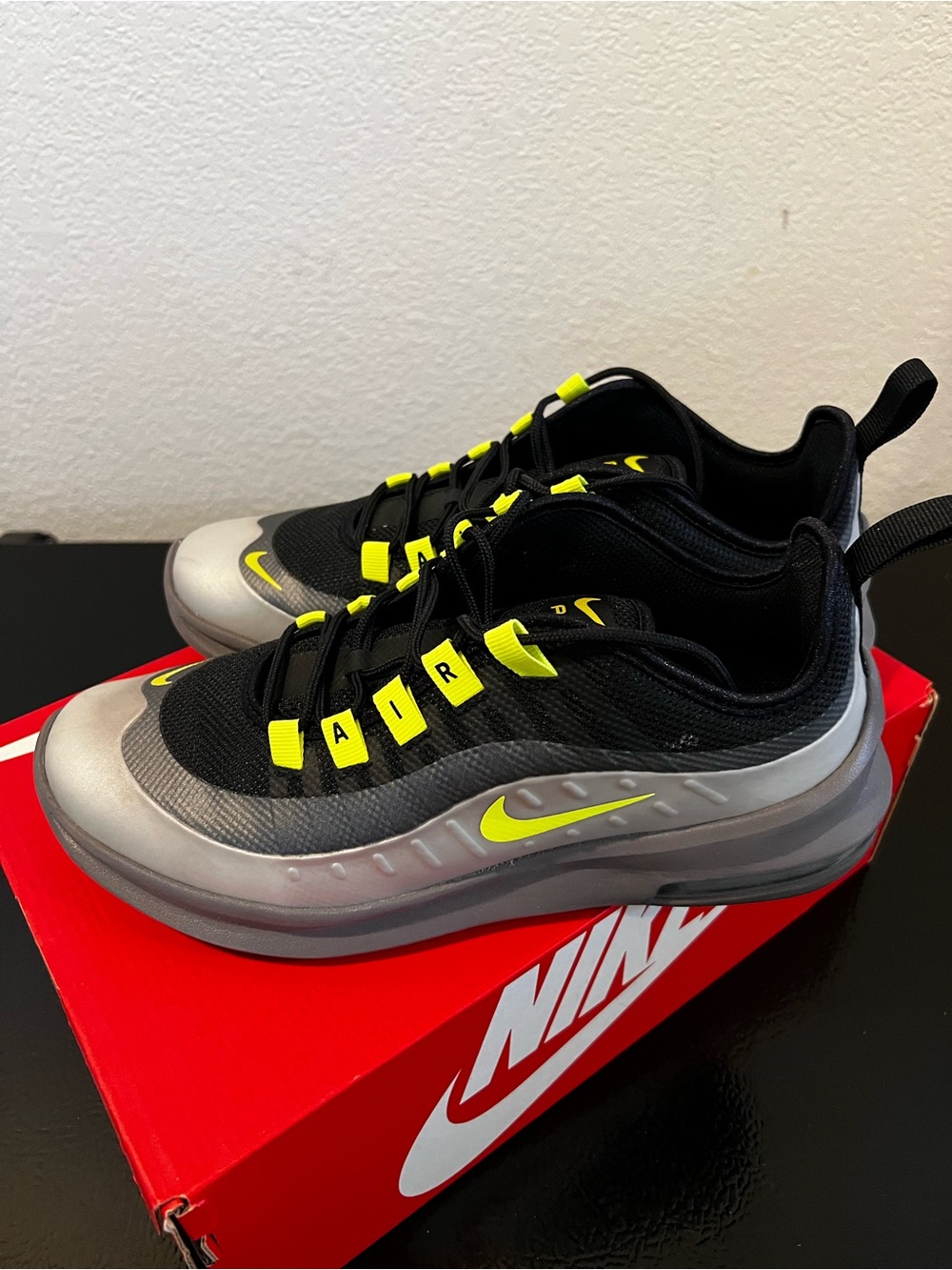 Nike Men’s Black and Neon Yellow Air Cushion Sneakers